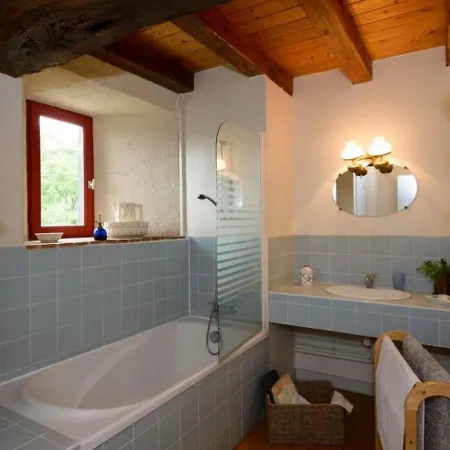 Maison Spacieuse Avec Piscine Chauffee, Jardin Clos Et Equipements De Loisirs En Pleine Campagne - Fr-1-306-1114 * Pannece